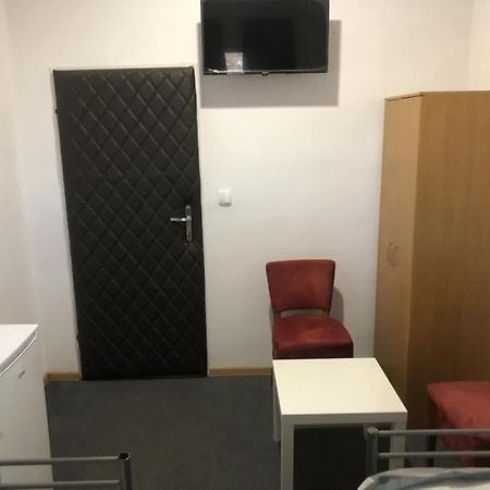 Hostel Leszno Ul.Uslugowa Exteriör bild